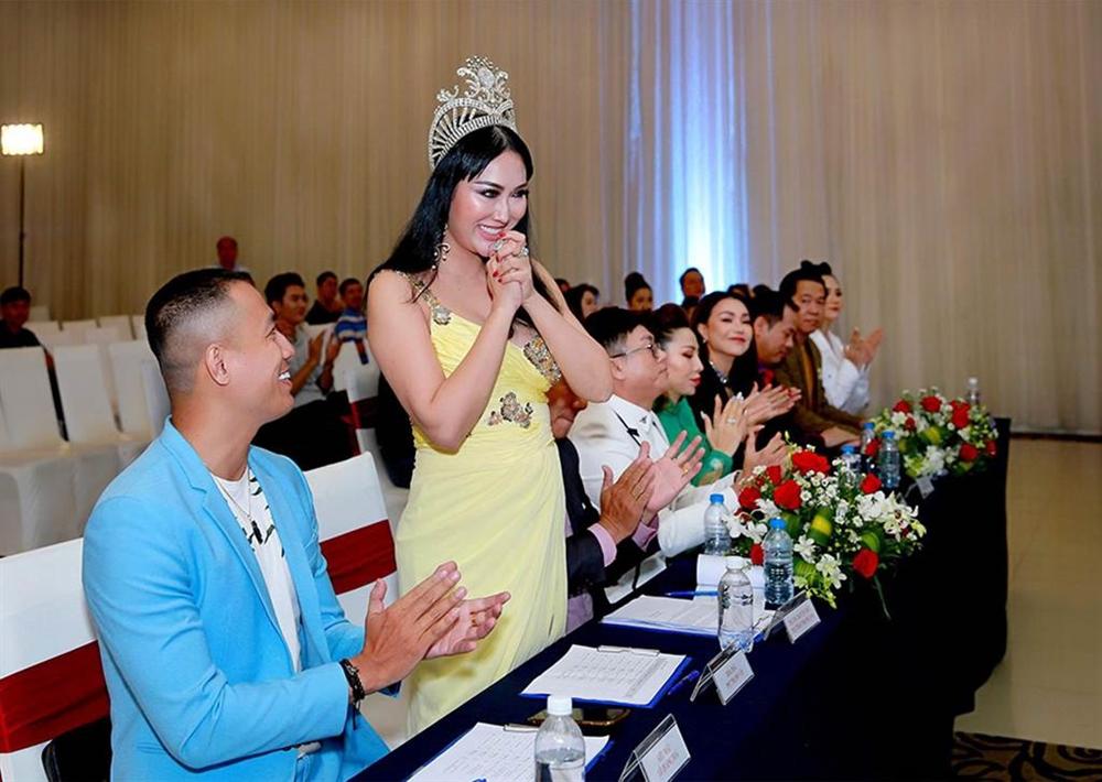 Phi Thanh Vân nóng bỏng ở tuổi 40, nhan sắc khác lạ sau 20 lần dao kéo-6