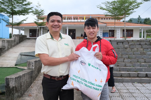 Huda trao 8000 phần quà Tết đến các gia đình miền Trung-1