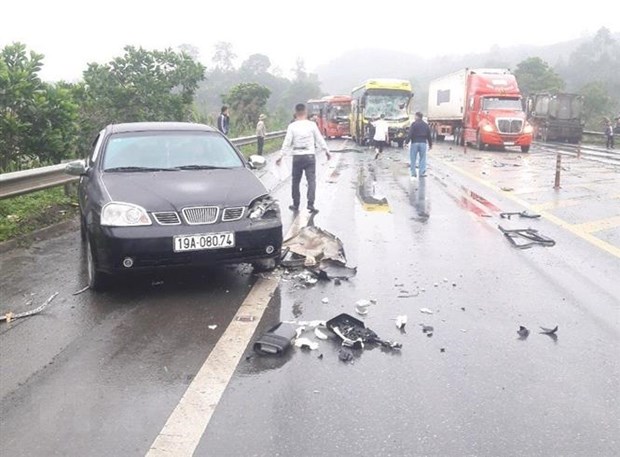 Tai nạn liên hoàn trên cao tốc Nội Bài - Lào Cai-1