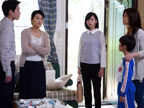 Mẹ chồng cho cháu ngoại chục triệu mua quần áo còn cháu nội bà bảo: Mặc lại đồ cũ cho đỡ phí, con dâu ngấm ngầm làm việc này khiến bà lập tức thay đổi-3