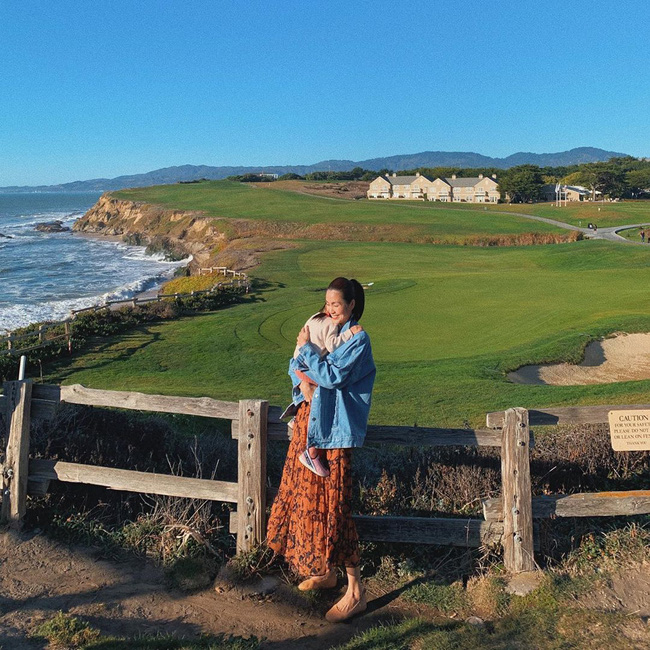 Cùng mê váy họa tiết dáng dài nhưng Thanh Hằng và Hà Tăng vẫn có những cách diện không đụng hàng-4