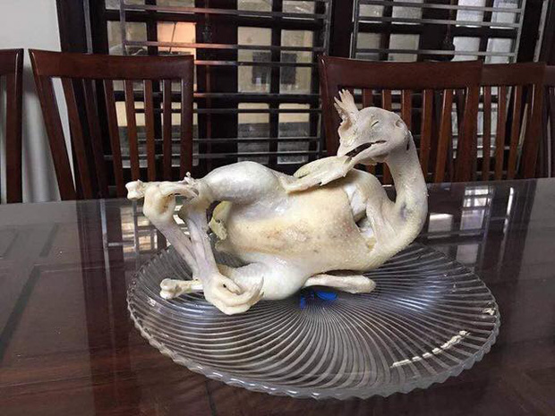 Loạt tác phẩm gà cúng trước thềm Festival âm lịch: Xem chừng có nhiều người Tết này mất vui chỉ vì một con gà rồi!-1