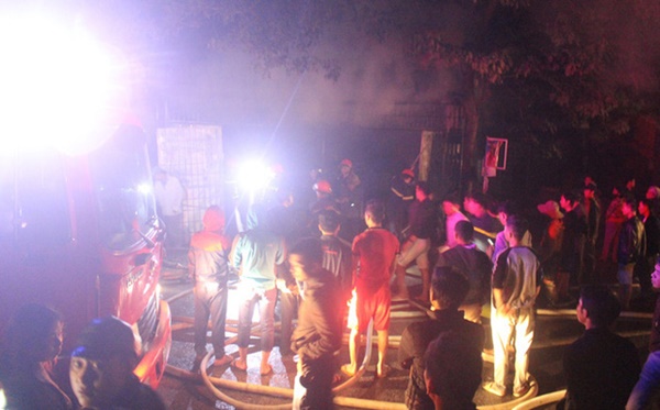 Cháy cửa hàng tạp hóa ngày ông Công ông Táo, thiệt hại tiền tỷ-1