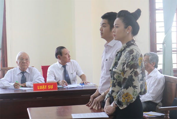 Nhật Kim Anh lần đầu được tự đưa con đi chơi giữa ồn ào với chồng cũ-2
