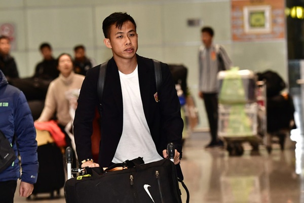 Buồn như đội tuyển U23 Trung Quốc ngày về nước: Đã mệt lả, kiệt sức vì chuyến bay dài lại còn bị các CĐV quay lưng-5