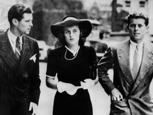 Vận đen chưa thôi buông tha gia tộc Kennedy: Thêm một thành viên gia đình gặp tai nạn tử vong, khi nào bi kịch mới chấm dứt?-3