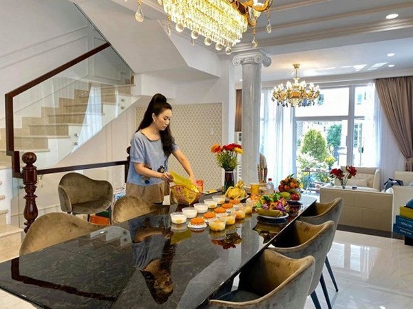 Từng yêu nhau 9 năm Quyền Linh giờ ở nhà to, Trịnh Kim Chi được chồng tặng biệt thự 200m2-7