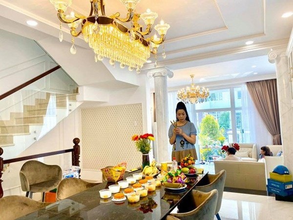 Từng yêu nhau 9 năm Quyền Linh giờ ở nhà to, Trịnh Kim Chi được chồng tặng biệt thự 200m2-8