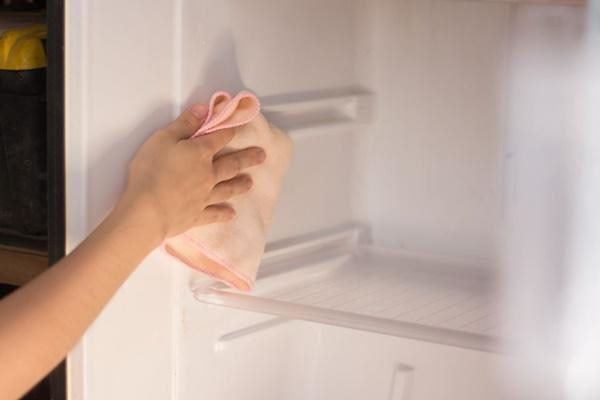 Mách chị em 4 bước vệ sinh tủ lạnh ngày Tết cực nhanh cực nhàn, vài phút xong ngay-2