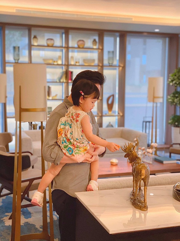 Đặng Thu Thảo đón tuổi 29 bên ông xã và con gái nhỏ, nhưng không xuất hiện chung khung hình giữa tin đồn mang thai-1