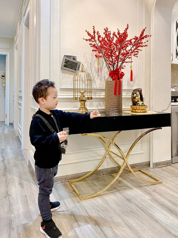 Ly Kute khoe ảnh con trai phong độ chững chạc chuẩn bị về quê chơi, chị em ngỡ ngàng vì bé Khoai Tây đã lớn ngần này-1