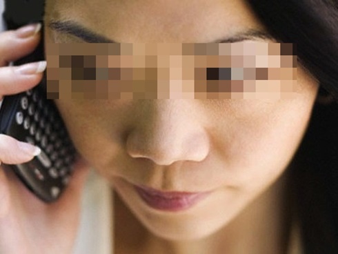 Chồng đi ra ngoài tới khuya mới về, vừa tới cửa anh đã ném vào người tôi tờ đơn ly hôn và bảo: Cô với con cút đi đâu thì cút-2