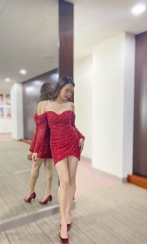 Đụng hàng chiếc váy đỏ Hồng Diễm từng diện, Ninh Dương Lan Ngọc liệu có trên phân?-3