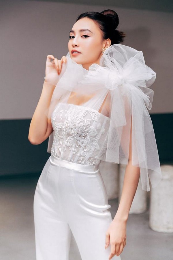 Đụng hàng chiếc váy đỏ Hồng Diễm từng diện, Ninh Dương Lan Ngọc liệu có trên phân?-5