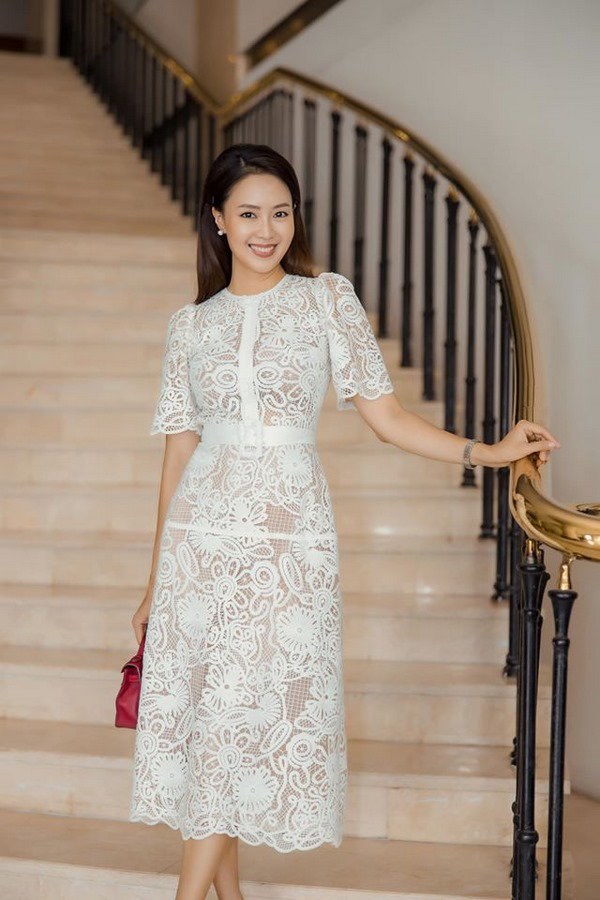 Đụng hàng chiếc váy đỏ Hồng Diễm từng diện, Ninh Dương Lan Ngọc liệu có trên phân?-12