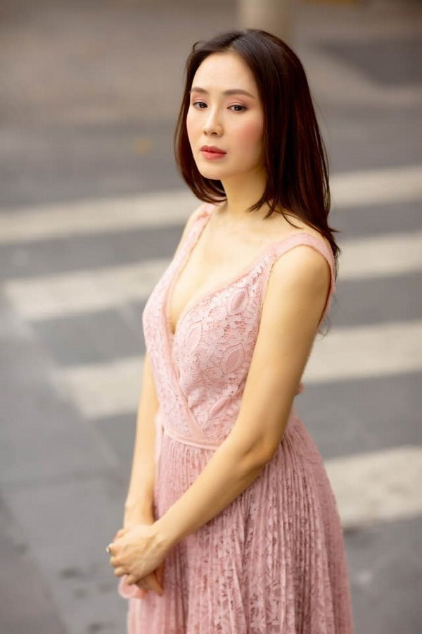 Đụng hàng chiếc váy đỏ Hồng Diễm từng diện, Ninh Dương Lan Ngọc liệu có trên phân?-14
