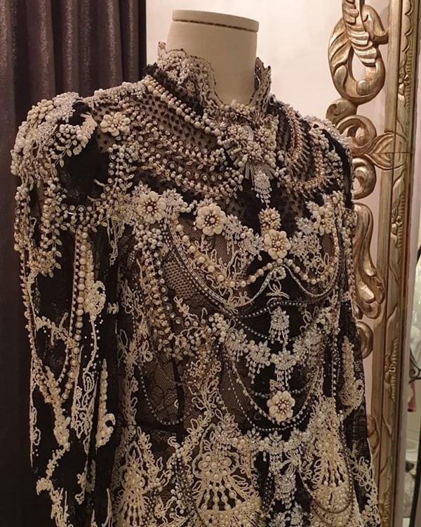 Dàn mỹ nhân Hàn xuất hiện trong bộ đồ diễn như dát vàng, nạm đá cầu kỳ-2