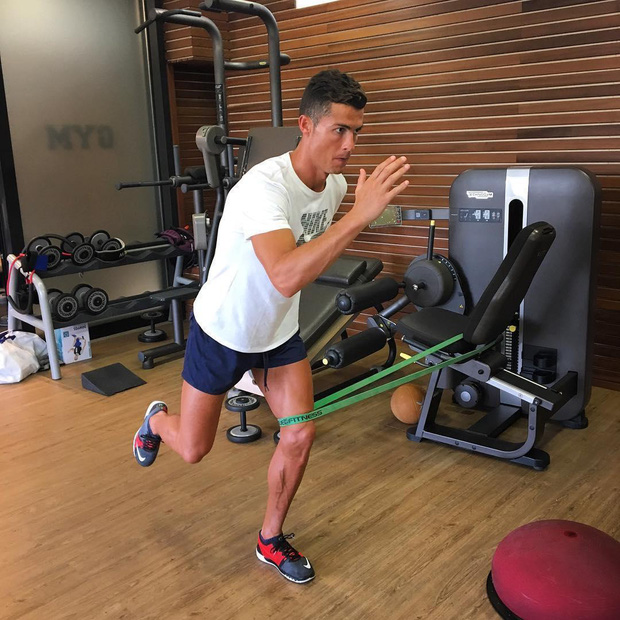 Bạn thân kể về ký ức hãi hùng với Ronaldo: Anh ta rủ tôi chạy bộ lúc 2h30 sáng-2