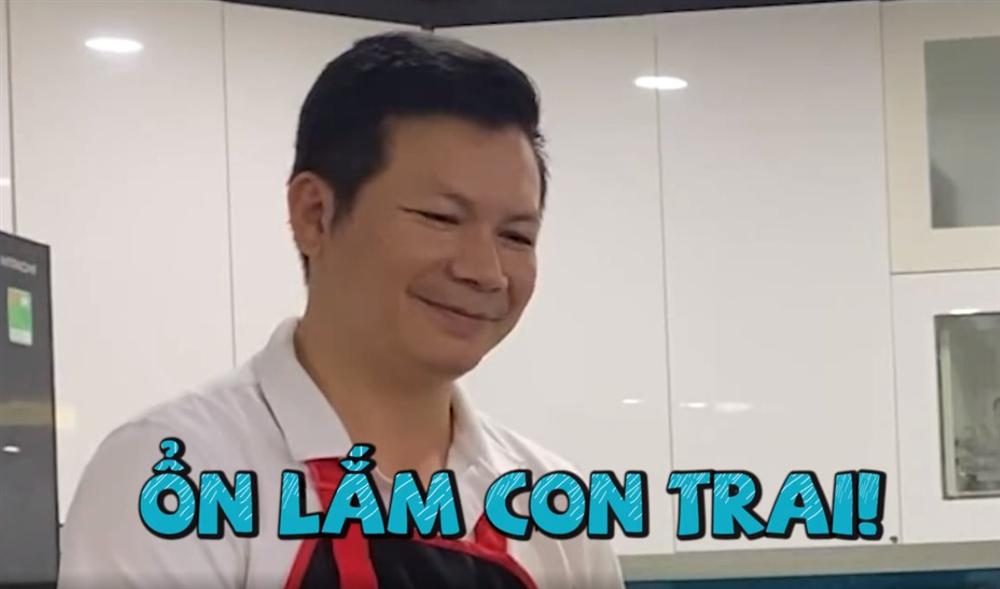 Shark Hưng dạy con trai gói bánh chưng, cu cậu đáng yêu gây sốt-2