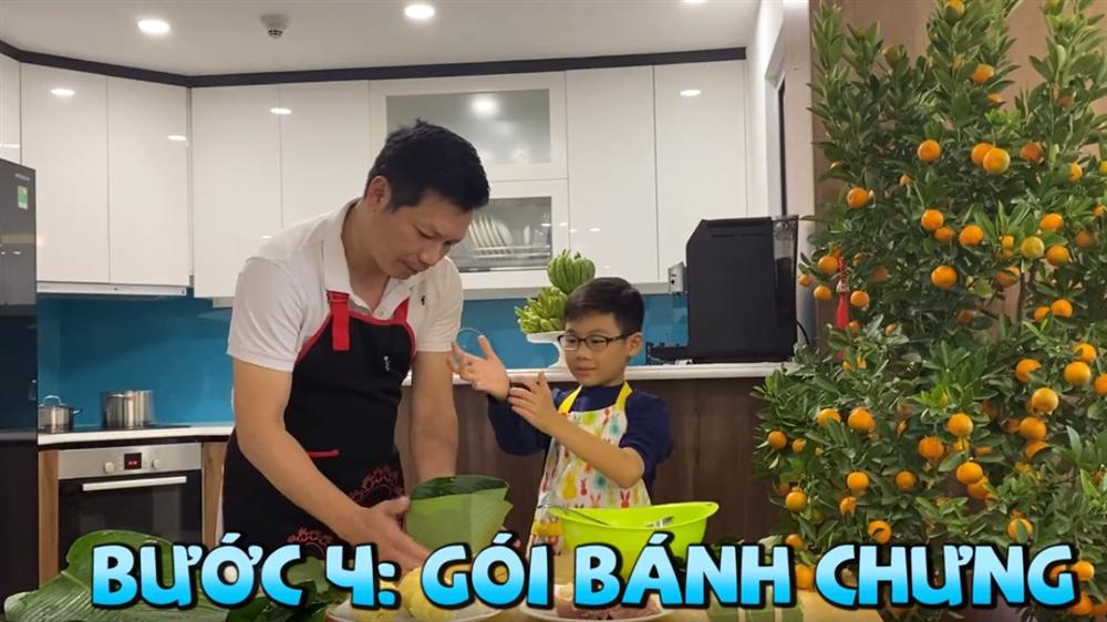 Shark Hưng dạy con trai gói bánh chưng, cu cậu đáng yêu gây sốt-8