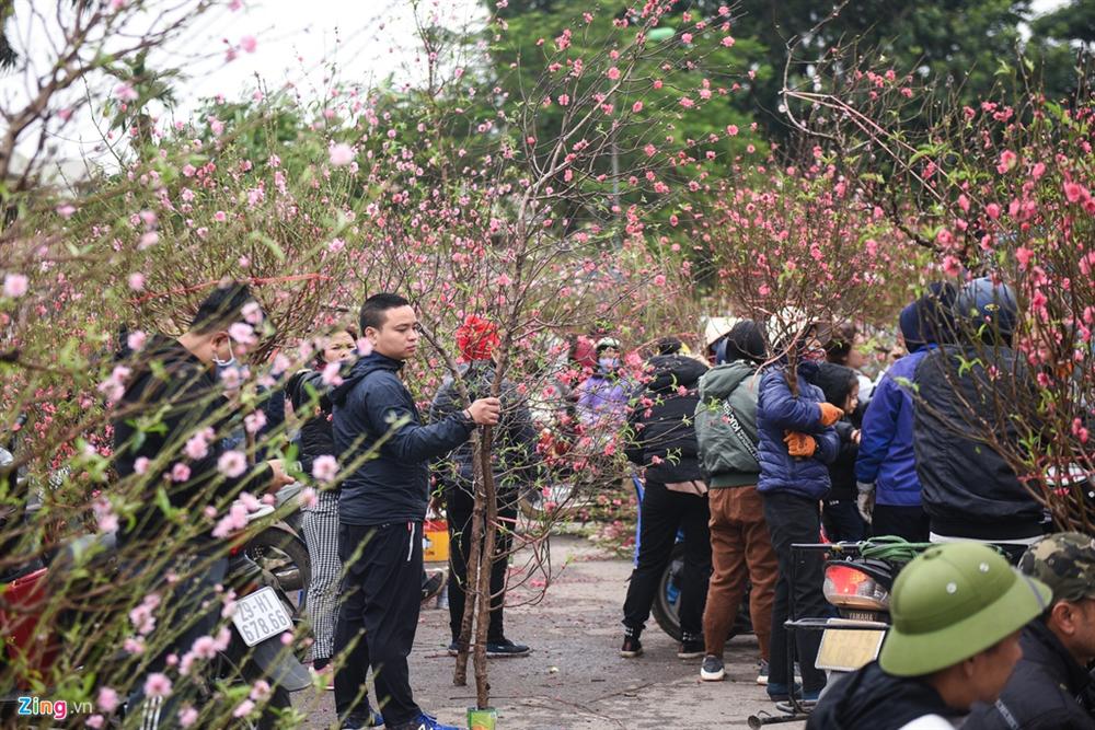 Người Hà Nội sắm Tết trong thời tiết 16 độ C-1