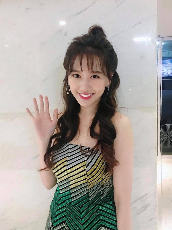 Vừa trang điểm vừa ăn nho, Hari Won vẫn có một diện mạo long lanh khó tả-6