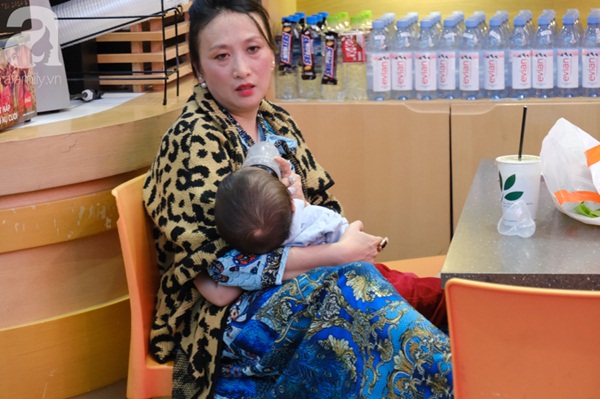 Sân bay Tân Sơn Nhất đông khủng khiếp, trẻ con vật vờ, sốt li bì theo cha mẹ về quê-7