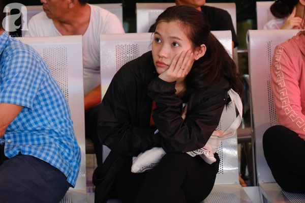 Sân bay Tân Sơn Nhất đông khủng khiếp, trẻ con vật vờ, sốt li bì theo cha mẹ về quê-8