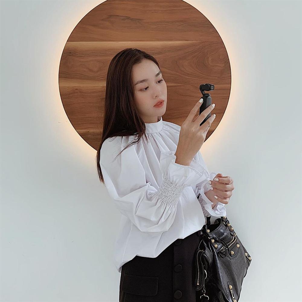 Chị em nên theo dõi sát sao 5 mỹ nhân Việt sau để lấy ý tưởng diện đồ Tết thật chất - sang - trẻ-17