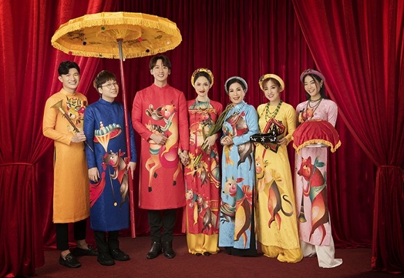 Tan chảy trước loạt khoảnh khắc Hương Giang e ấp, tình tứ tựa vai áp má Tuấn Trần-8