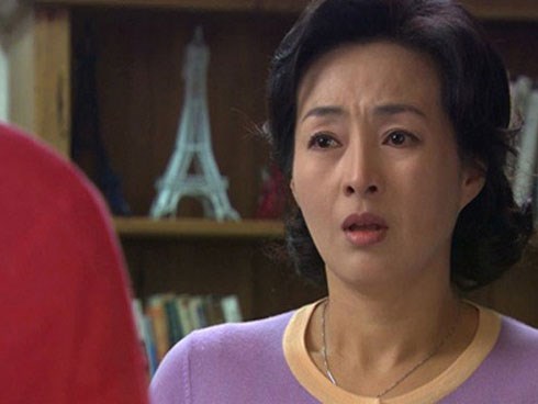 Mẹ chồng đuổi dâu sắp sinh để đón con gái về ở cữ, chồng bỗng tiết lộ tin động trời