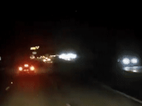 Nữ tài xế mất kiểm soát, ôtô gây tai nạn rồi bốc cháy