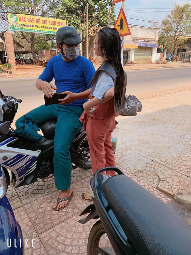Chồng nhà người ta ship trà sữa chống đói rồi tiếp tế tiền tới tận salon cho vợ làm tóc ngày giáp Tết-1
