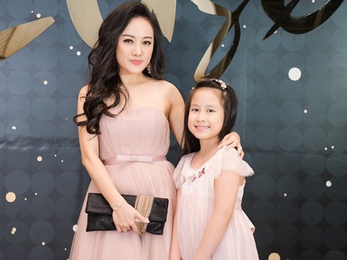 Nghệ sĩ Trà My khoe vẻ mặn mà trong áo dài xuân-10