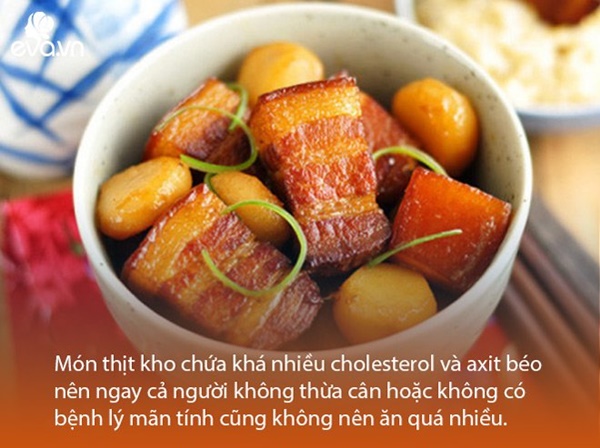 Bác sĩ dinh dưỡng cảnh báo thói quen khi ăn thịt kho tàu ngày Tết dễ gây ngộ độc-1