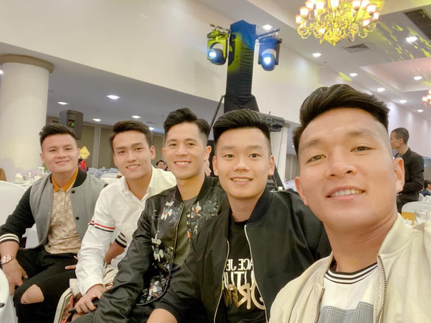 Văn Toàn, Đình Trọng khoe tóc mới đón Tết, gây sốc với phát ngôn: Chúng mình yêu nhau-4