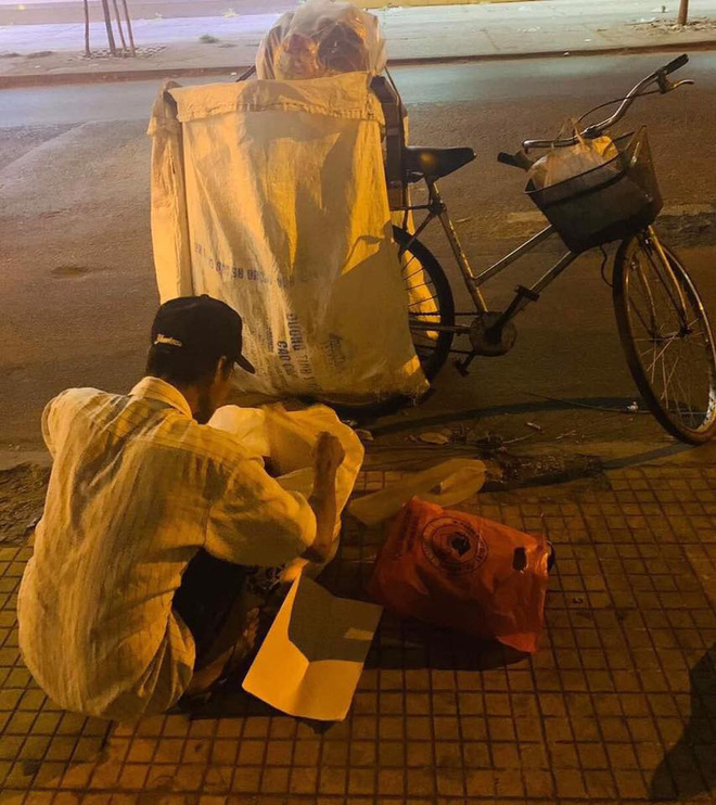 Câu chuyện đêm 23 tháng Chạp của cô gái trẻ và người đàn ông nhặt rác khiến nhiều người ấm lòng-1