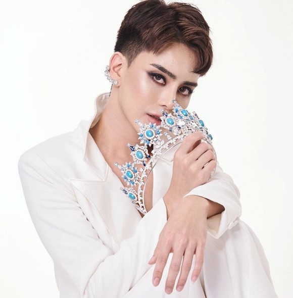 Hoa hậu chuyển giới Thái Lan phẫu thuật thẩm mỹ để trở lại làm nam giới dù bạn đời khó chấp nhận-11