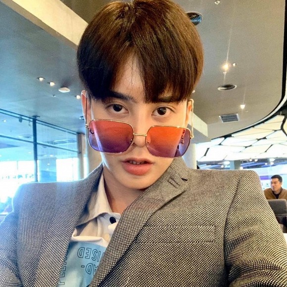 Hoa hậu chuyển giới Thái Lan phẫu thuật thẩm mỹ để trở lại làm nam giới dù bạn đời khó chấp nhận-14