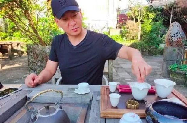 Rời bỏ làng giải trí từ lâu, hóa ra Nhĩ Khang Châu Kiệt đã bí mật kết hôn và có cậu con trai lớn?-5