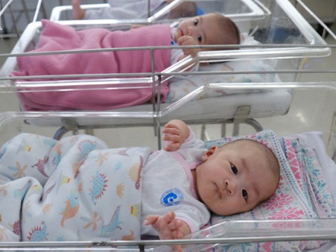 Xót xa cảnh 3 bé gái sinh xong gia đình không đón về, phải chuyển vào viện mồ côi ngày cuối năm