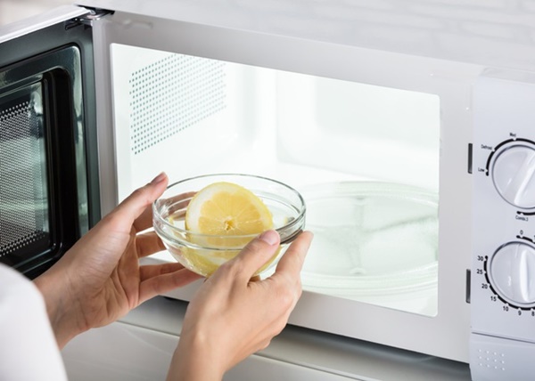 Mách chị em mẹo vệ sinh đúng cách tivi, tủ lạnh và các thiết bị điện để đón Tết-4