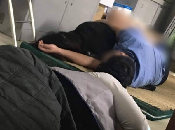 Xôn xao thông tin nam bác sỹ không mặc quần dài ôm nữ sinh viên ngủ trong ca trực-2