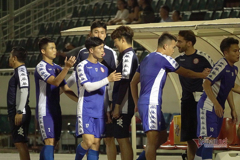 Công Phượng ra mắt CLB TPHCM: Lo cho gà cưng của bầu Đức!-1