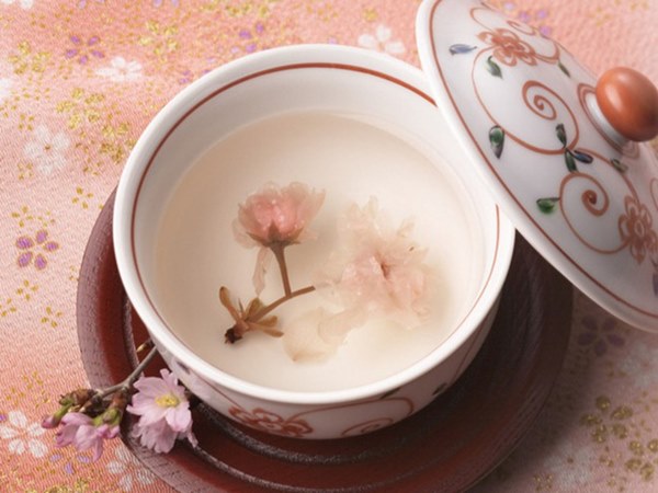 Đào đâu chỉ để chơi cho đúng Tết vì khi những cánh hoa rụng xuống bạn có thể tận dụng làm thuốc chữa bệnh, dưỡng nhan siêu hay!-5