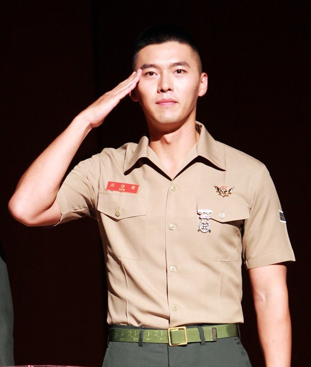 Ngất ngây Hyun Bin thời nhập ngũ: Phải chăng ekip Crash Landing On You” định cast bằng được anh khi xem loạt ảnh này?-4