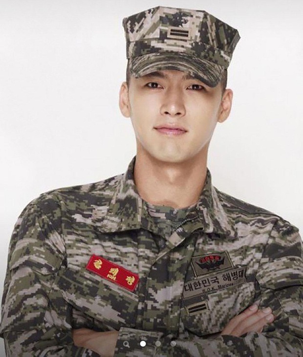 Ngất ngây Hyun Bin thời nhập ngũ: Phải chăng ekip Crash Landing On You” định cast bằng được anh khi xem loạt ảnh này?-8