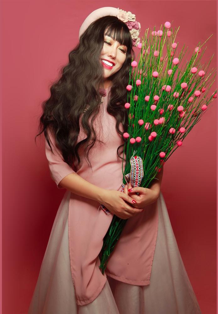 Phi Thanh Vân dịu dàng bên con trai, gợi cảm phá cách khi một mình-7