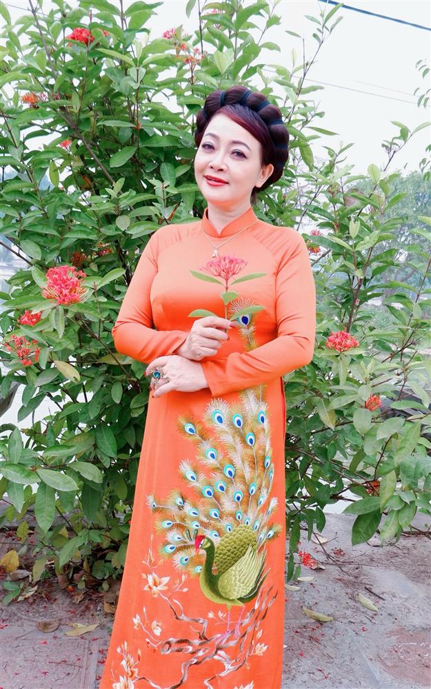 Nghệ sĩ Trà My khoe vẻ mặn mà trong áo dài xuân-3