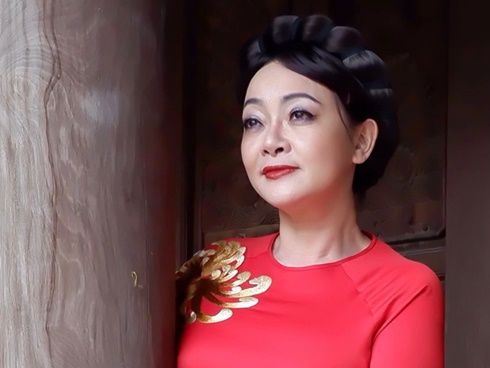 Kim Tuyến cùng mẹ dạo phố, sắm sửa đón Tết-8